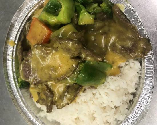 76B Rice with Curry Beef + daily soup  咖哩牛肉饭 + 例 汤